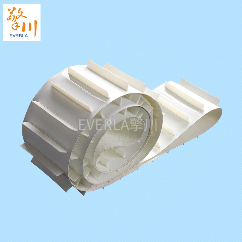 流水線爬坡加擋板白色食品PU<a href='http://m.ontimecarpet.com/shusongdai/' target='_blank'><u>輸送帶</u></a>