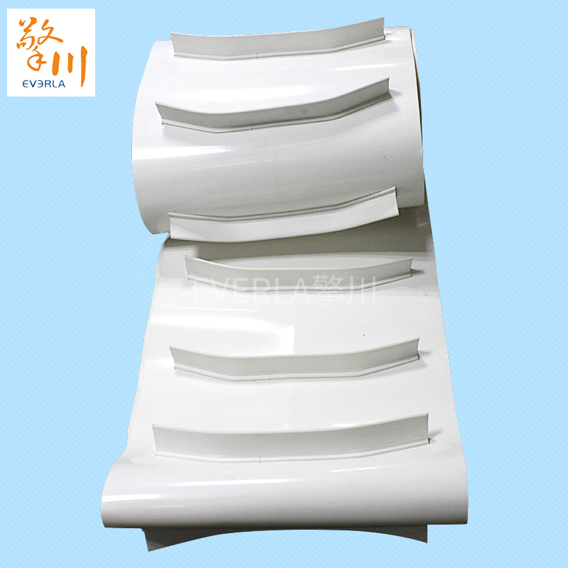 PVC<a href='http://m.ontimecarpet.com/shusongdai/' target='_blank'><u>輸送帶</u></a>加彎擋板