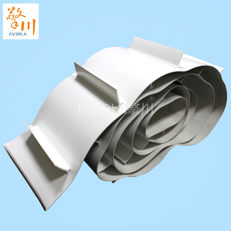 白色<a href='http://m.ontimecarpet.com/shusongdai/xiangjiao/' target='_blank'><u>擋板輸送帶</u></a> 鋼扣接口